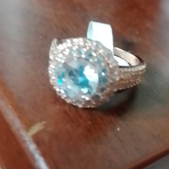Ring - Picture 3 of 4